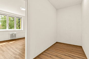 Šatna - Prodej bytu 3+kk v osobním vlastnictví 61 m², Pardubice