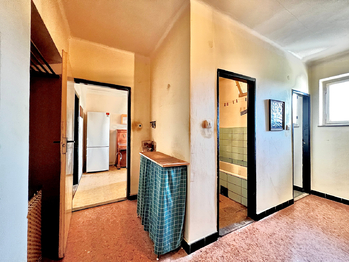 chodba - Prodej bytu 2+1 v osobním vlastnictví 59 m², Turnov