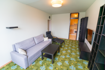 obývací pokoj - Pronájem bytu 2+kk v osobním vlastnictví 42 m², Praha 8 - Kobylisy