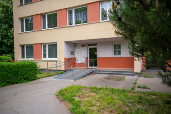 bezbarierový vstup - Pronájem bytu 2+kk v osobním vlastnictví 42 m², Praha 8 - Kobylisy