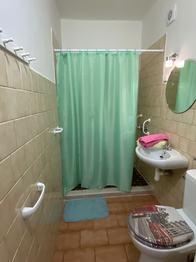 Koupelna - Pronájem bytu 1+kk v osobním vlastnictví 25 m², Praha 10 - Vinohrady