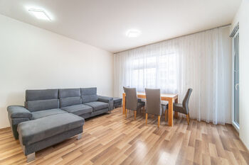 Pronájem bytu 2+kk v osobním vlastnictví 52 m², Praha 10 - Uhříněves