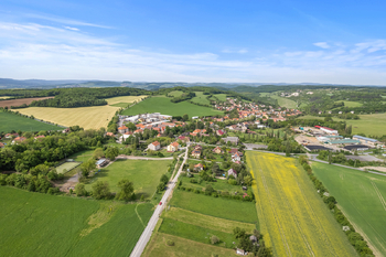 Prodej pozemku 950 m², Mořina
