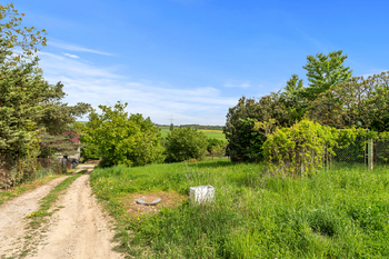 Prodej pozemku 950 m², Mořina
