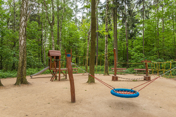 dětské hřiště v lese  - Prodej bytu 3+1 v osobním vlastnictví 57 m², Kladno