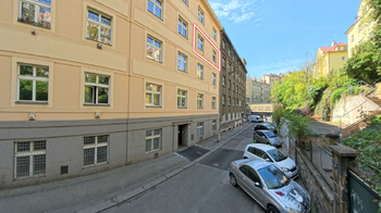 Pohled na dům - Prodej bytu 2+1 v osobním vlastnictví 48 m², Praha 2 - Vinohrady 
