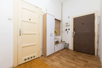 Předsíň - Prodej bytu 2+1 v osobním vlastnictví 48 m², Praha 2 - Vinohrady
