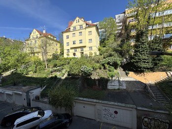 Pohled z oken - Prodej bytu 2+1 v osobním vlastnictví 48 m², Praha 2 - Vinohrady