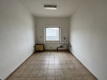 Pronájem výrobních prostor 206 m², Pelhřimov