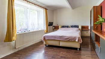 ložnice v přízemí - Prodej domu 231 m², Bezděz