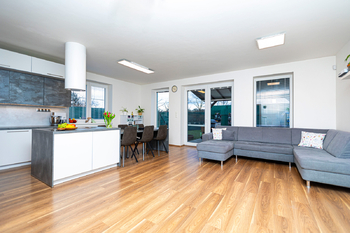 Obývací pokoj - Prodej domu 144 m², Veltrusy