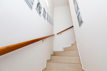 Schody do patra - Prodej domu 144 m², Veltrusy