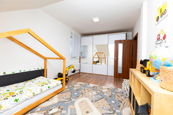 Dětský pokoj I. - Prodej domu 144 m², Veltrusy