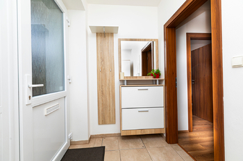 Předsíň - Prodej domu 144 m², Veltrusy