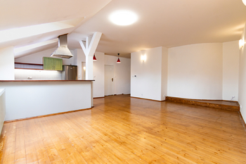 pohled přes obývací pokoj - Prodej bytu 4+kk v osobním vlastnictví 111 m², Praha 2 - Vinohrady
