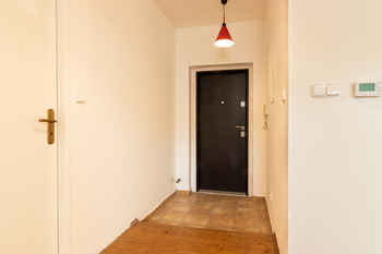 vstupní dveře - Prodej bytu 4+kk v osobním vlastnictví 111 m², Praha 2 - Vinohrady