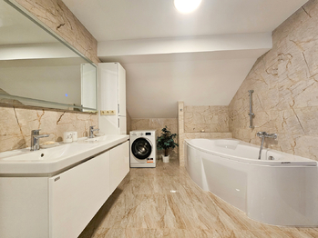 Prodej skladovacích prostor 1200 m², Vejprty