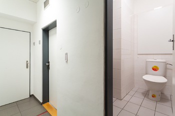 WC pacienti - Pronájem komerčního prostoru 84 m², Praha 4 - Nusle