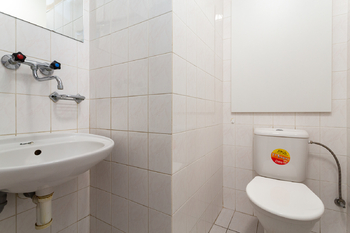 WC pacienti - Pronájem komerčního prostoru 84 m², Praha 4 - Nusle