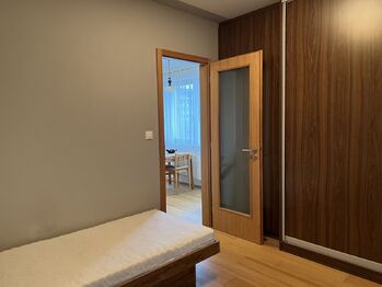 Ložnice - Pronájem bytu 2+kk v osobním vlastnictví 43 m², Praha 8 - Dolní Chabry