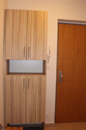 Vstupní chodba - Pronájem bytu 2+kk v osobním vlastnictví 43 m², Praha 8 - Dolní Chabry