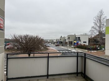 Pohled z terasy - Pronájem bytu 2+kk v osobním vlastnictví 43 m², Praha 8 - Dolní Chabry