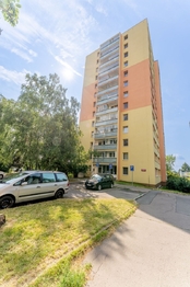 zateplený a čistý dům - Pronájem bytu 1+1 v osobním vlastnictví 35 m², Praha 8 - Kobylisy