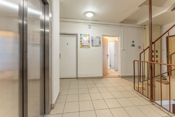 vstup - Pronájem bytu 1+1 v osobním vlastnictví 35 m², Praha 8 - Kobylisy