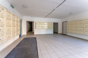 společné prostory - Pronájem bytu 1+1 v osobním vlastnictví 35 m², Praha 8 - Kobylisy