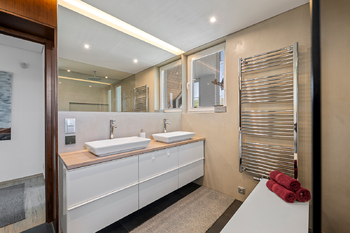 koupelna s WC  - Prodej domu 208 m², Přední Výtoň