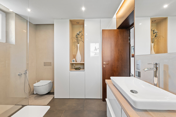 koupelna s WC  - Prodej domu 208 m², Přední Výtoň