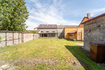 Zahrada za domem - Prodej domu 91 m², Nová Ves I