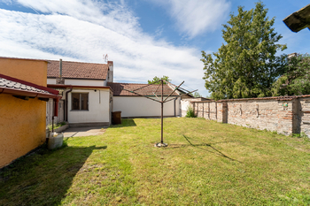 Zahrada za domem - Prodej domu 91 m², Nová Ves I