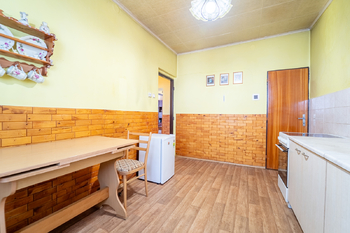 Kuchyně s jidelní částí - Prodej domu 91 m², Nová Ves I