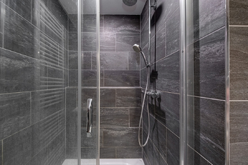 Detail sprchového koutu - Pronájem bytu 2+kk v osobním vlastnictví 86 m², Praha 9 - Letňany