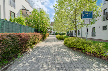 Okolí domu - Pronájem bytu 2+kk v osobním vlastnictví 86 m², Praha 9 - Letňany