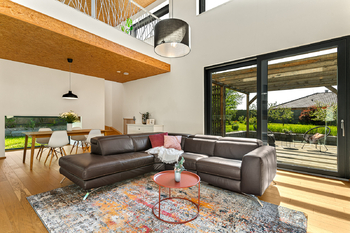 Obývací pokoj a vstup na terasu - Prodej domu 241 m², Sluštice