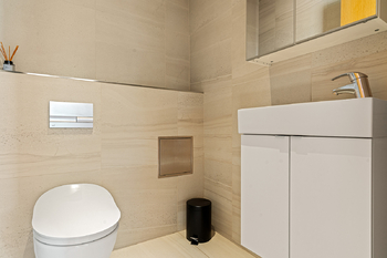 WC v přízemí - Prodej domu 241 m², Sluštice