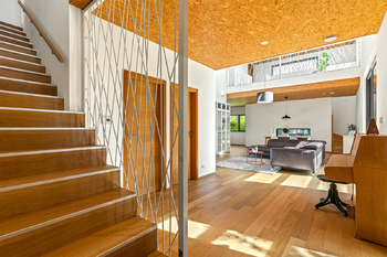 Hala v přízemí - Prodej domu 241 m², Sluštice
