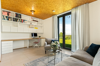 Pracovna v přízemí - Prodej domu 241 m², Sluštice