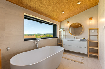 Koupelna u ložnice v patře - Prodej domu 241 m², Sluštice