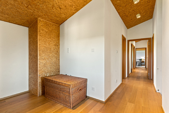 Chodba v patře - Prodej domu 241 m², Sluštice
