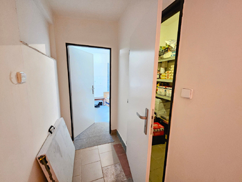 Pronájem obchodních prostor 96 m², Jílové u Prahy