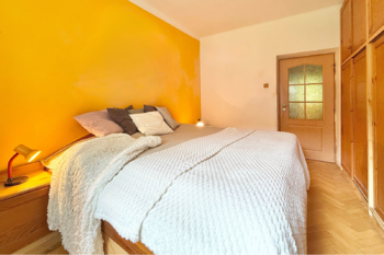 ložnice - Prodej bytu 3+1 v osobním vlastnictví 82 m², Praha 8 - Kobylisy