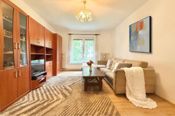 obývací pokoj - Prodej bytu 3+1 v osobním vlastnictví 82 m², Praha 8 - Kobylisy