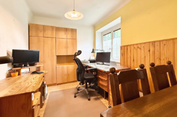obývací pokoj - Prodej bytu 3+1 v osobním vlastnictví 82 m², Praha 8 - Kobylisy