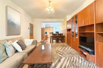 obývací pokoj - Prodej bytu 3+1 v osobním vlastnictví 82 m², Praha 8 - Kobylisy