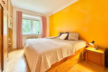 ložnice - Prodej bytu 3+1 v osobním vlastnictví 82 m², Praha 8 - Kobylisy