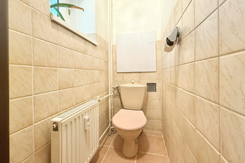 WC - Prodej bytu 3+1 v osobním vlastnictví 82 m², Praha 8 - Kobylisy