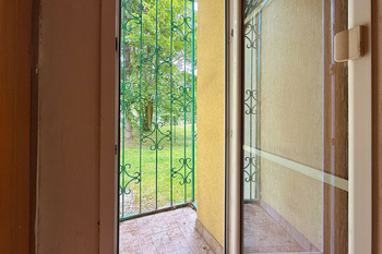 balkon - Prodej bytu 3+1 v osobním vlastnictví 82 m², Praha 8 - Kobylisy